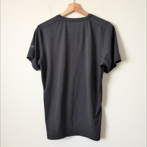 Arc'teryx Men's Top Medium Black Breathable Workout Shirt Short Sleeve Gorpcore - Picture 4 of 9